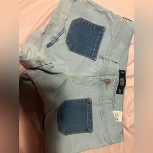 Hollister short-shorts